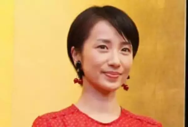 「けっこうイケる口ですよね～」元宝塚娘役トップ〝ギョーザほろ酔いショット〟に脚光！　映美くらら、オフショットに「CMみたい」「お酒、似合います」