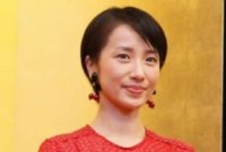 「けっこうイケる口ですよね～」元宝塚娘役トップ〝ギョーザほろ酔いショット〟に脚光！　映美くらら、オフショットに「CMみたい」「お酒、似合います」