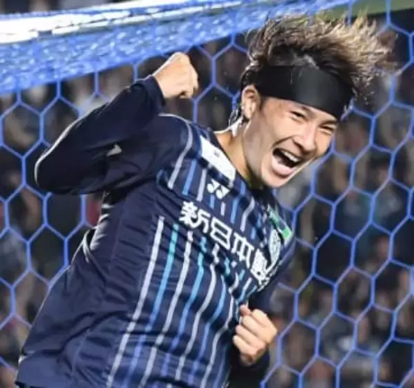 「サッカーも私生活もチャレンジ精神を忘れずに」J1名古屋のFW山岸祐也が古巣戦直前に結婚発表　相手はカタールW杯で注目の「美しすぎるサポーター」　恋のキューピッドは…？