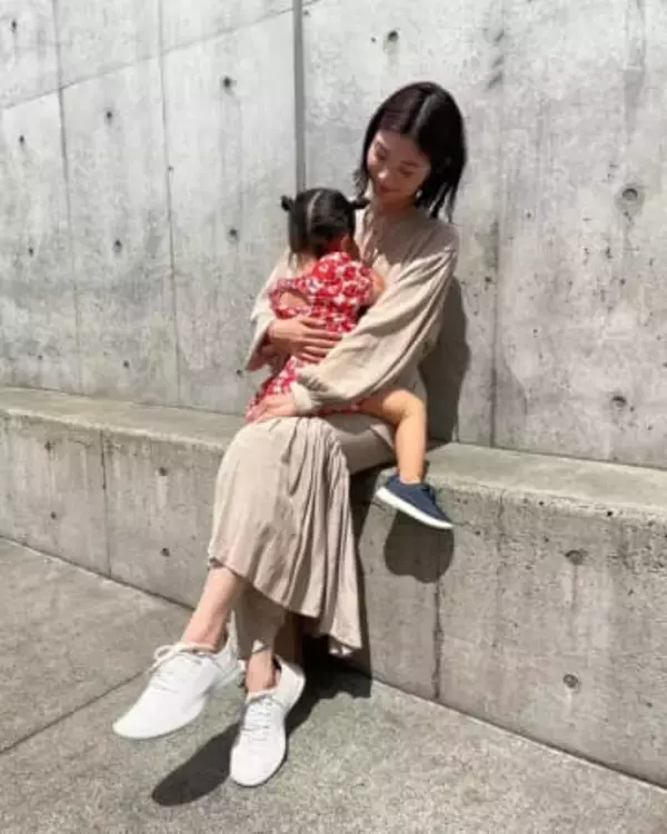 昨年引退プロ野球選手と結婚＆出産経て…34歳女優〝夫婦で鎌倉デート〟ショットに「旦那さん優しい笑顔」「お2人とも応援したくなる」の声