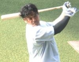 ソフトバンク嶺井博希が筑後のファーム施設で練習開始　10日から宮崎合流へ「100％でいけるようにしたい」