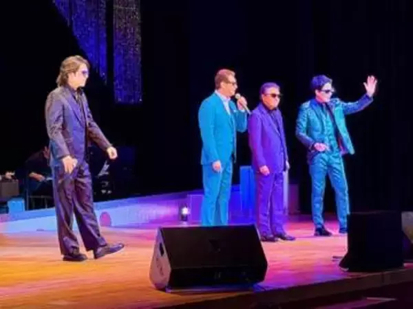 父と叔父は紅白常連の大物、兄も歌手…〝兄弟ショット〟公開した34歳歌手・木村徹二に「次男が父親似」「好青年だし歌も良い」の声