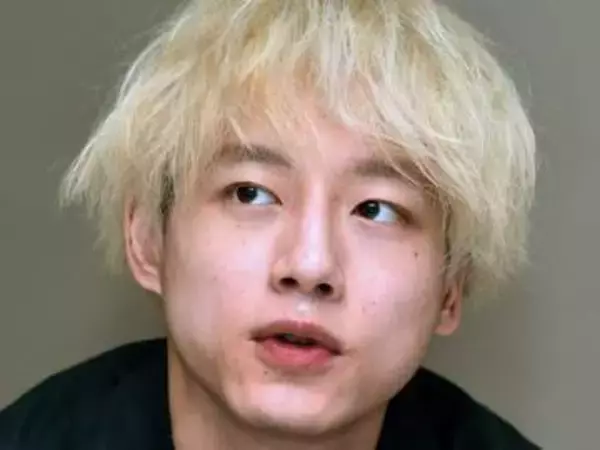 「痩せた？」「ここまで別人に…」坂口健太郎〝35歳の最新ショット〟に「え、え、え！なにこれ！」「いいねぇこの不健康の猫背…」