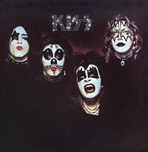 「すごい2ショット！」80歳になったKISSドラマー、ピーター・クリスの近影に反響「生きるレジェンドだ」リタ・フォードが披露