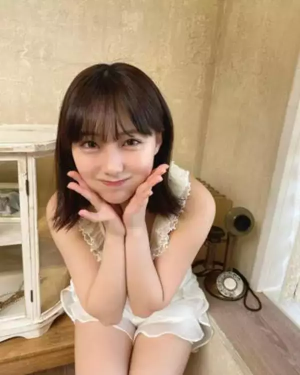 「寝っ転がっただけ…友達からグラビアみたいって…」田中美久〝お花見〟オフショットに反響「お仕事じゃないのにこの角度は」