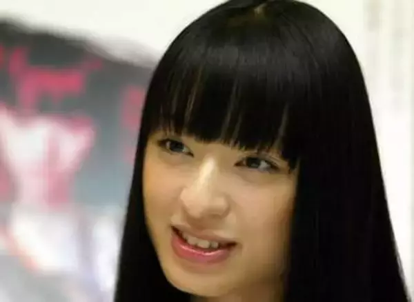 「もう母親役するお年に…」映画「キル・ビル」女子高生用心棒役から23年〝雰囲気一変〟栗山千明の最新ショットに反響「ぱっつん以外も似合う」「雰囲気がすごく素敵」