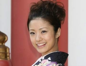 「ユニフォームきつそう」上戸彩〝パツパツ〟始球式に歓声「とても3児の母とは思えない」