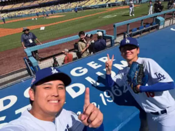 「えーっ!?」「びっくりする！」山本申伸＋大谷似翔平の間にあのヒトが！〝会食3ショット〟にSNS混乱「ややこしいけど面白い」「一瞬本物に見えてしまう」