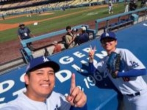 「えーっ!?」「びっくりする！」山本申伸＋大谷似翔平の間にあのヒトが！〝会食3ショット〟にSNS混乱「ややこしいけど面白い」「一瞬本物に見えてしまう」