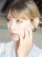 「胸になんか刺さってる」人気レイヤー〝挑発ショット〟に反響「最高すぎる」「エェグ」「毛細血管いっぱい詰まってるから好き」