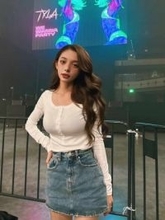 首位打者の夫と初ランウェイ！渡辺リサ〝赤コーデ〟2ショットに反響「奥様まさに女房役」「スタイル良すぎ」