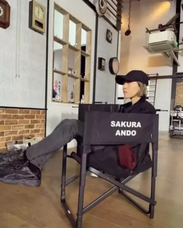 「へーーー!」「知らなかった」総理大臣の曽孫…〝華麗なる一家〟著名な姉とレア2ショットの安藤サクラに反響「あら、お姉ちゃんと～!」「高級感あふれる映画館」