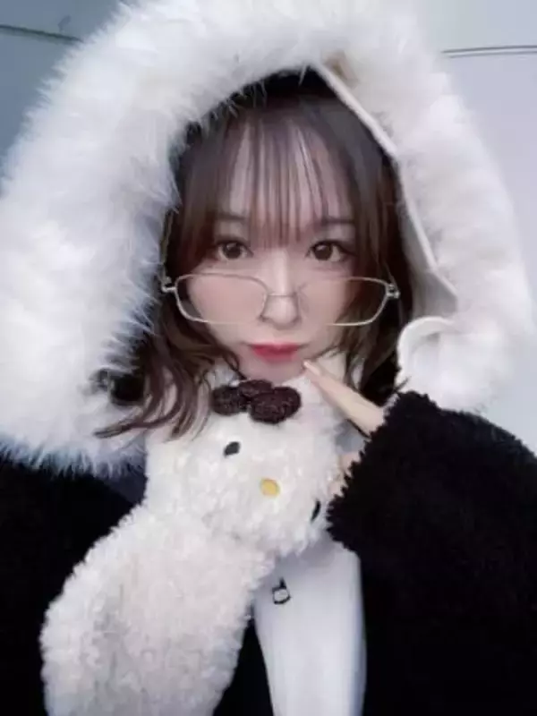 「木炭かと思った」アイドルがコンビニで見かけた〝謎の食べ物〟に反響多数！その正体は…「これめちゃくちゃ美味いよ！」「初めて見た」