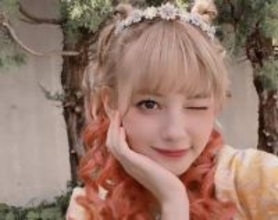 「見えてますよ！」〝ミニ丈〟ショットのスーパー戦隊女優・村上愛花に「キングオージャーでは見せなかったシーン」「ばっちり」