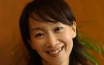 母校スタンフォード大学訪問〝学生コーデ〟70歳アグネス・チャンに反響「そのスタイルもミラクル」「10代も今も輝いてますね」