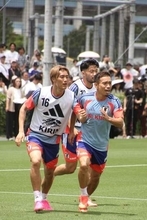 サッカー日本代表が北中米3カ国W杯へ国内合宿で始動、長友佑都らが調整　平日スタートも大勢のファンが熱視線
