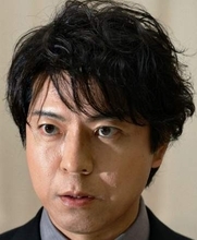 「気づいたら息止めて見惚れてた…」上川隆也〝観天望気する横顔〟に「この画角、モロ好き」「衰えること知らない」の声