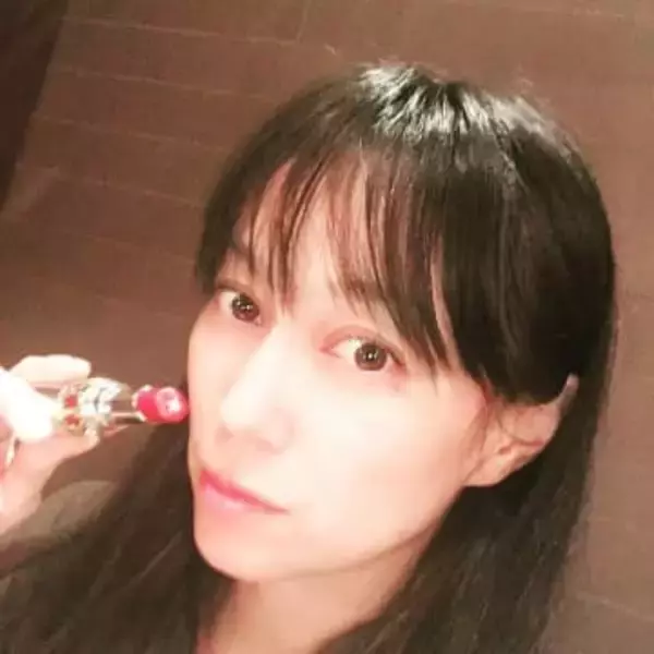 父は元プロサッカー選手、母はホラー女優…23歳女優の最新ショットに反響「ビックリした！」「綺麗！」「その何かを言いたげな視線がいいよ」