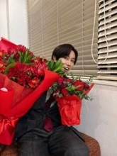 「なんていい写真なんや！」Snow Man〝エレベーターぎゅうぎゅう詰め〟自撮り写真に反響「9人9色の表情。阿部ちゃんだから撮れる！」