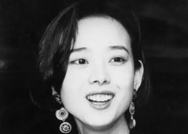 夫は〝16歳下〟GTO俳優！「化粧をとったら別人」秋本奈緒美、63歳近影に驚き「うわっっっ」「これがすっぴんなら相当…」「綺麗なおねえさんで憧れてた」