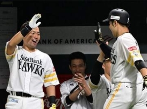引退試合でいきなり二塁打　ソフトバンク中村晃「最後なので初球からガンガン」初回一挙3得点、球場は「晃コール」で大盛況