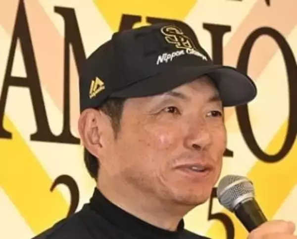 〝アフロ娘とマッシュ息子〟が小久保監督祝福！〝サプライズ〟お祝いショットに反響「えぇー!!」「顔も緩みますね〜」「めちゃ嬉しそう!!」