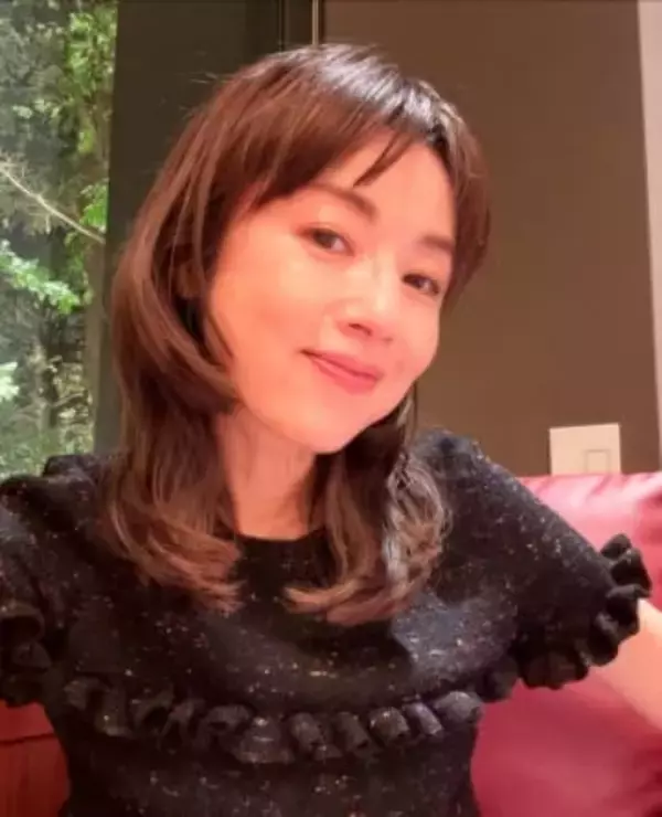 「ツリーより輝いてますよ」〝はしゃいで撮った〟高岡早紀クリスマスショットに反響「映える～」「まるで映画のワンシーン」