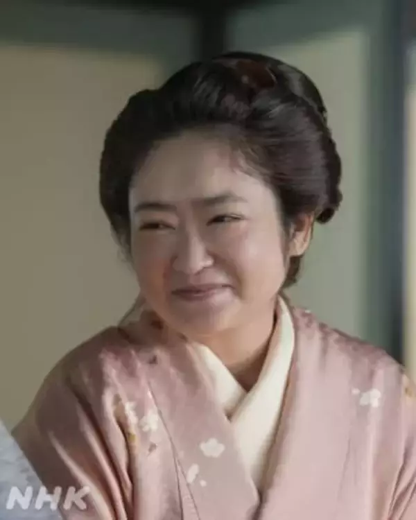 「こ、これは…キスより尊い」池脇千鶴〝夫婦〟密着ショットにSNS沸騰「なにーその手ー‼」「キャーーー」「夫婦ってより恋人みたい」ドラマオフショットが話題