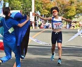 「早くみんなに会いたい」　TOTOが9年ぶり全国切符　アンカー宮原なな佳が圧巻7人抜き【プリンセス駅伝】