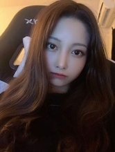 「ニュースになってる人みたい」パスポート写真が〝別人すぎる〟タレント・阿波みなみに反響「左は誰なん？」「右はお母さん？」