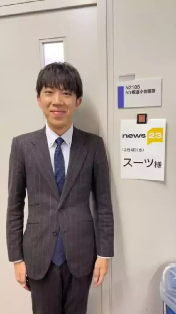 「悟りを開いた」発言から3カ月…〝激変〟鉄道系YouTuberスーツの近影に騒然「すげぇグラサン」「めっちゃ呑むようになったじゃん」「多少狂ってからが本領発揮」