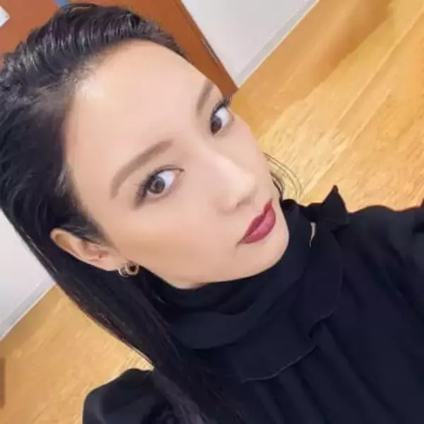 「大胆すぎる！」菜々緒〝一糸まとわぬ〟入浴ショットに「開放感が別次元」「品があるさすが女優」