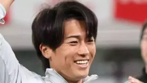 「恐ろしい爽やかさ」中村敬斗、58歳大物タレントとの〝テレビ出演ショット〟に反響「さすが三菱養和最高傑作」「芸能方面でもやっていけただろ」