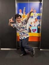 お昼の生放送で大惨事寸前「やめたほうがいいのでは…」心配の声続出「バネ人間」外間友喜の謝罪が話題「床がひどすぎる」「ケガなくて良かったです」「普通に飛ぶより、面白かったんで良き」