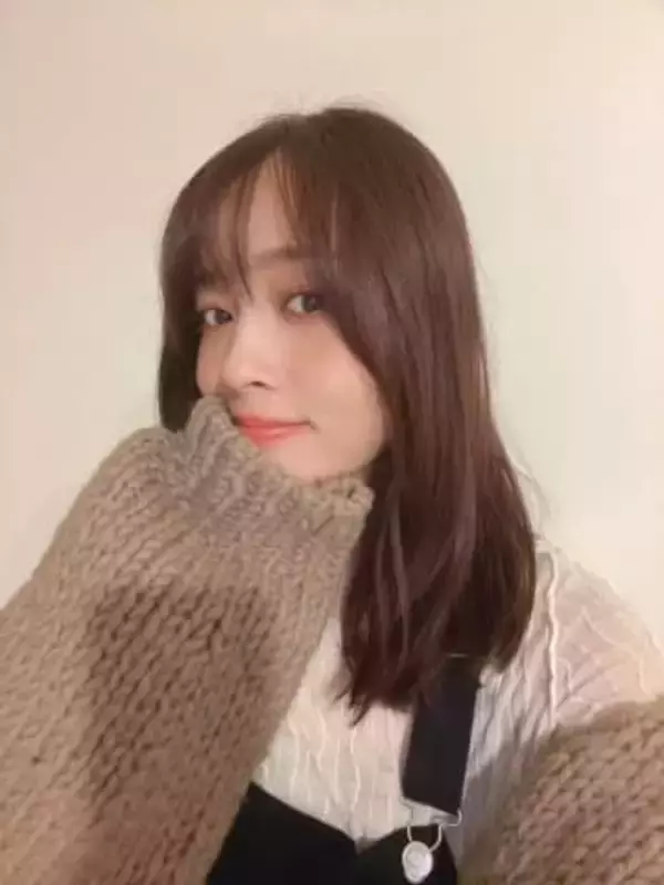 「履いてないの？」〝露出大〟超ミニスカ…神部美咲に称賛の嵐「ままま！待ってました！」「生足？」「最高やないか♡」