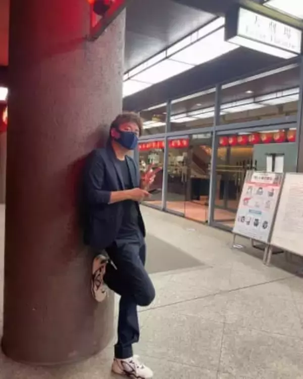 実家は20LLLDDDKKK＆ヘリポート付き、お年玉は100万円、両親は超有名俳優…43歳俳優・仁科克基〝雰囲気一変〟姿に「男前です」「素敵」の声