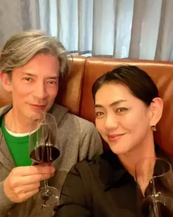 「クビレ羨ましい」60歳のビキニに驚愕！前田典子〝65歳・俳優夫と水着〟で石垣島満喫Sに「ご主人さんもさすがのボディ」の声