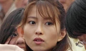 芸能界引退から18年…45歳元女優〝元メジャーリーガー夫と自撮り〟最新姿に反響「昔から可愛かったけど今も可愛い」