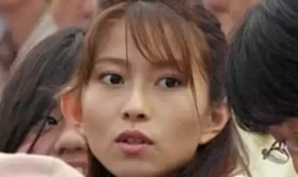 芸能界引退から18年…45歳元女優〝元メジャーリーガー夫と自撮り〟最新姿に反響「昔から可愛かったけど今も可愛い」