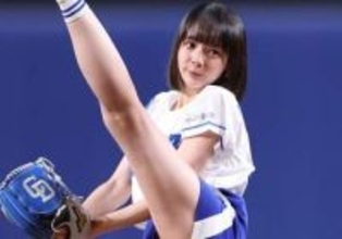 「あー効っく♡」役満ボディ岡田紗佳〝両手でゴシゴシ〟サービスに反響「緊張しまくり」「真剣な顔が好き」