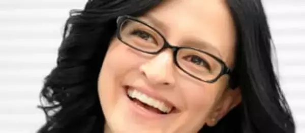 「どんな物語があったんだろう」〝穴空きボロボロ〟アンジェラ・アキ、14歳息子の衝撃スニーカーが話題「わぁぁぁ！男子の靴」「ホントこうなるまで履きますよね」