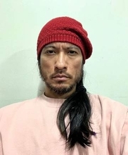 「これ角刈り？」長瀬智也〝超短髪〟にバッサリ激変！…半袖短パン姿にもファン反応「あるわー！」「靴下と靴が…」
