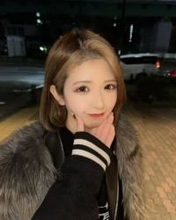 母も伯父も80年代人気アイドル…〝胸元パックリ〟20歳ラウンドガールの荻野心、東京オートサロンで大胆ショット披露「めちゃ可愛くなってる〜」「最初はこうやって注目されて」の声