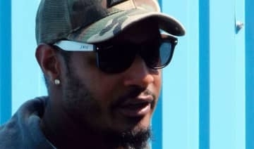 「本物が来た!!」9年前WBC制覇のレジェンドが東京Dライトスタンドに！〝正尚ダンベル〟掲げるアダム・ジョーンズさんが話題「凄すぎる」「俺たちが好きな理由」