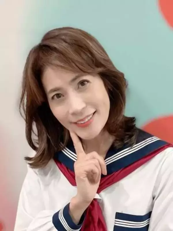 「TVで拝見する岩田さんとは別人」元NHK解説委員・岩田明子さん〝ラフな〟姿に「もうTRFのメンバー」「踊れるコメンテーター」の声