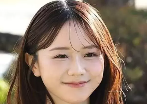 「え、奇跡やん」「胸にほくろ…」〝上から見下ろしアングル〟仰向け＆寝そべり衝撃ショット！森香澄に「狙いすぎやってー」「どうした？」