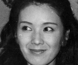 「一瞬誰か分からなかった…」77歳・酒井和歌子、ジーンズ姿で高輪へ！現在の姿に「ん？？」「お元気そうで安心した」「とても素敵」ファン騒然