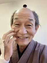 78歳笹野高史、最新iPhone購入も想定外の難所に〝嘆いたひとこと〟が反響「安全＆大事に使わないと」「無事使いこなしてください」などの声