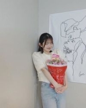 「突然で本当に驚いた…」結婚の2年後に俳優夫が急逝…摂食障害告白の26歳モデル青木菜花〝幼い娘とお出かけ〟ショットに反響「姿を見られて嬉しい」「可愛くて癒された」