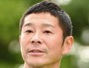 〝バク宙〟する前澤友作さん！トップDJ〝300万ドル豪邸〟での童心ショットに反響「社長飛んでるわ」「みんな『大人』っていうラベルを貼られた子どもなんだよ」